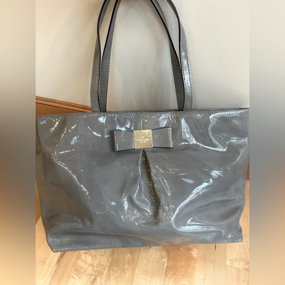 Kate Spade Silver/Gray Patent Leather Tote w/bow—so cute